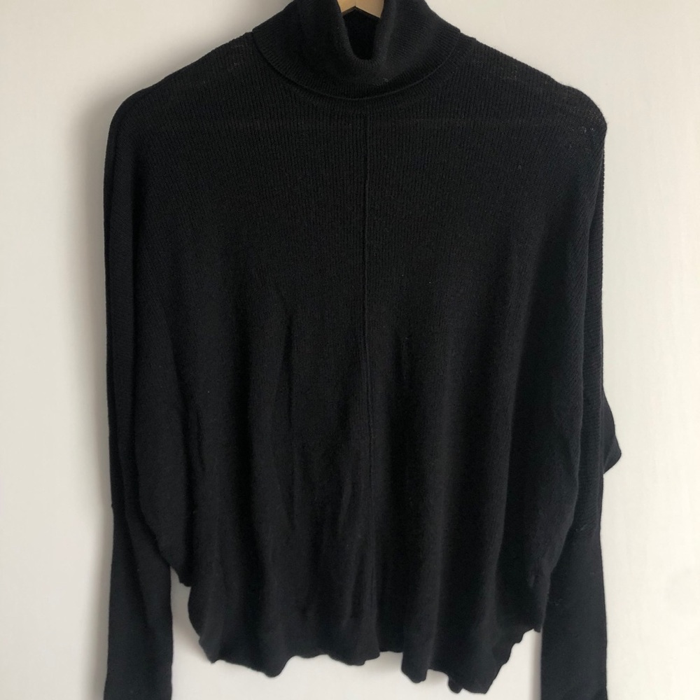 Trouve Women’s Turtleneck Sweater size Medium